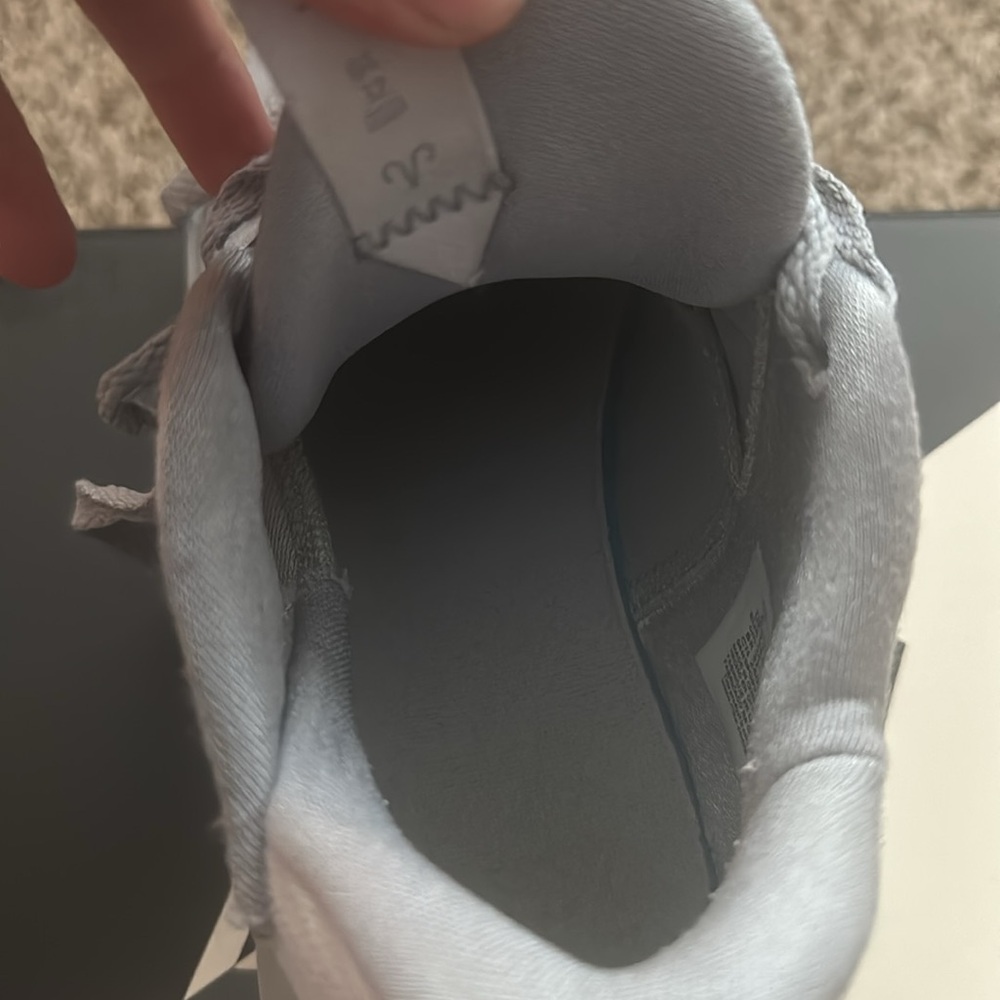 Women’s, Men’s Kyrie basketball shoes. - Picture 6 of 6
